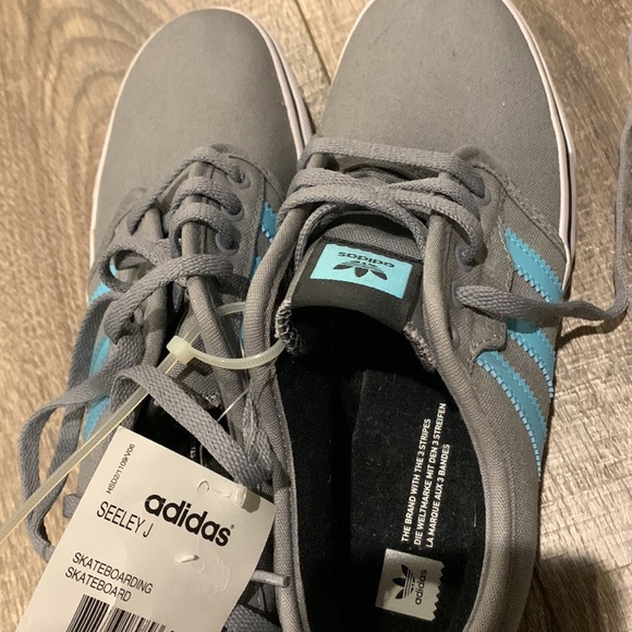 Adidas size Big Kid 5 Seeley J shoes NWT - Picture 7 of 9